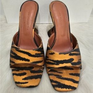 Amina Muaddi FW21 Lupita Slipper Mule Size 35.